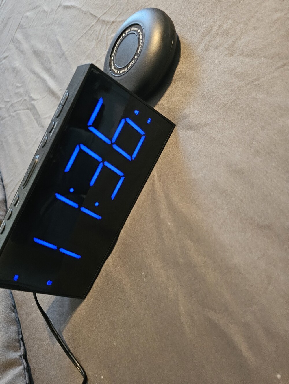 Extra Loud Digital Alarm Clock Bed Shaker CR1001EM – Blue LED Display Brand New
